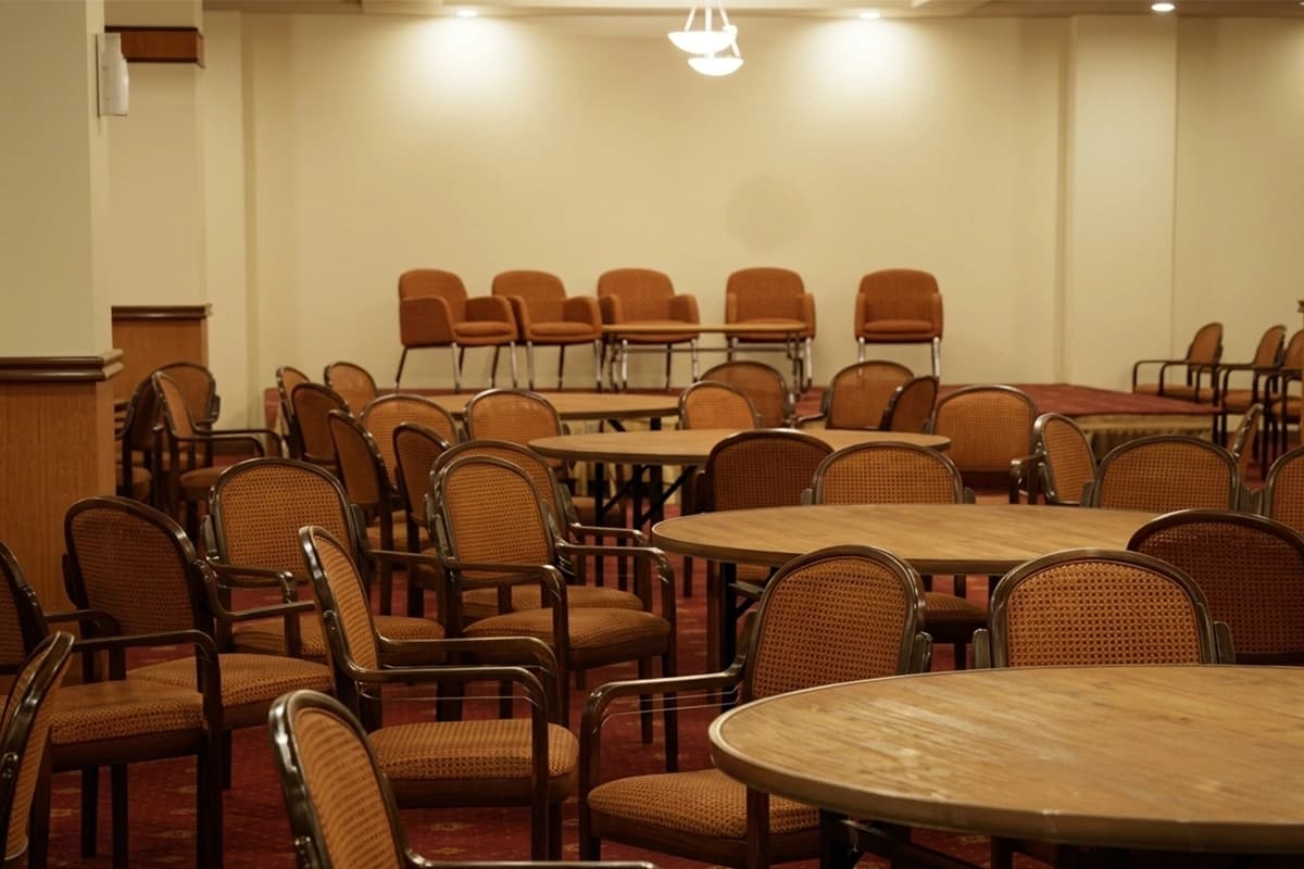 Banquet hall seating