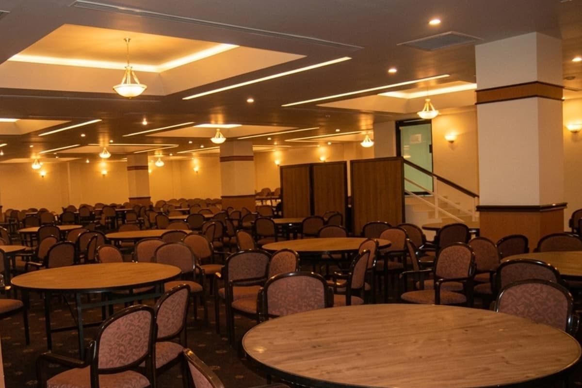 Banquet hall tables