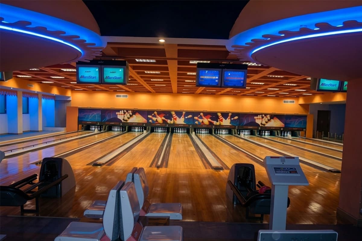 Bowling alley ambience