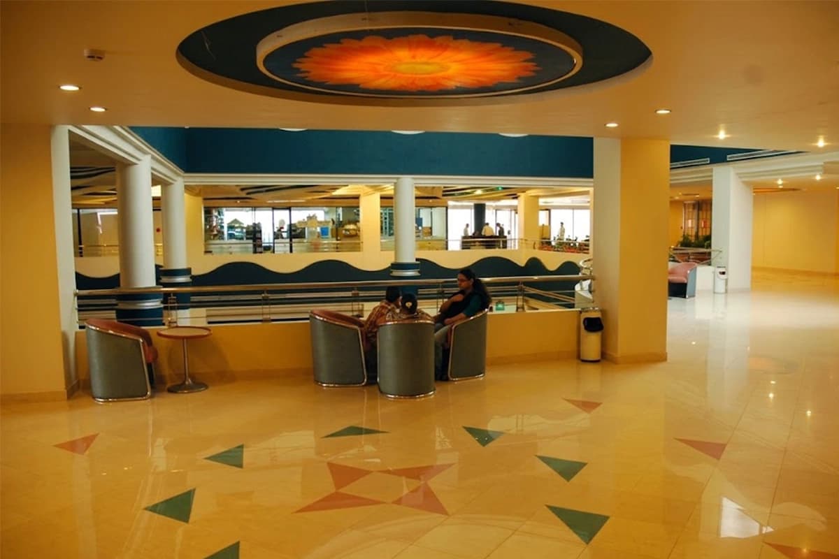 Food court concourse
