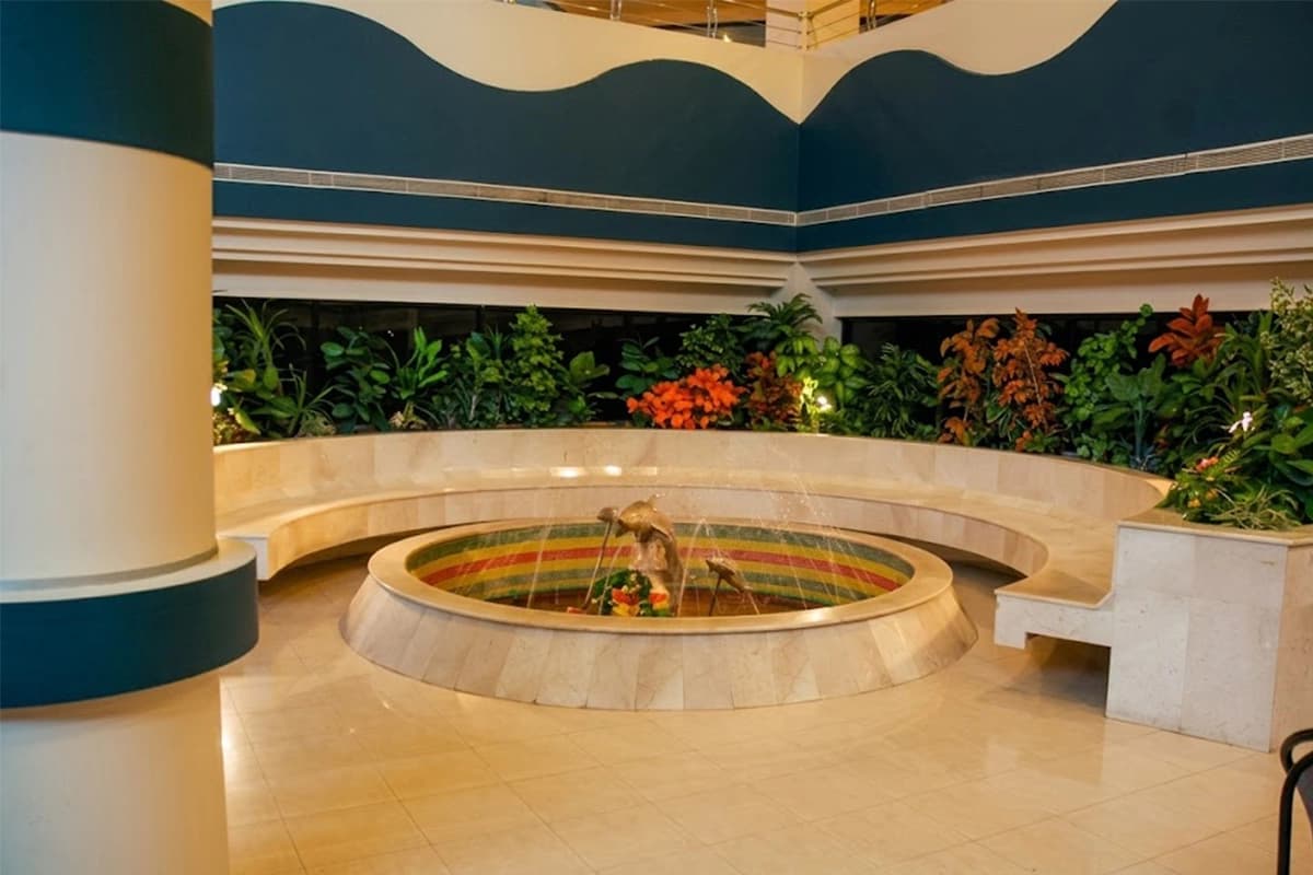 Food court fountain