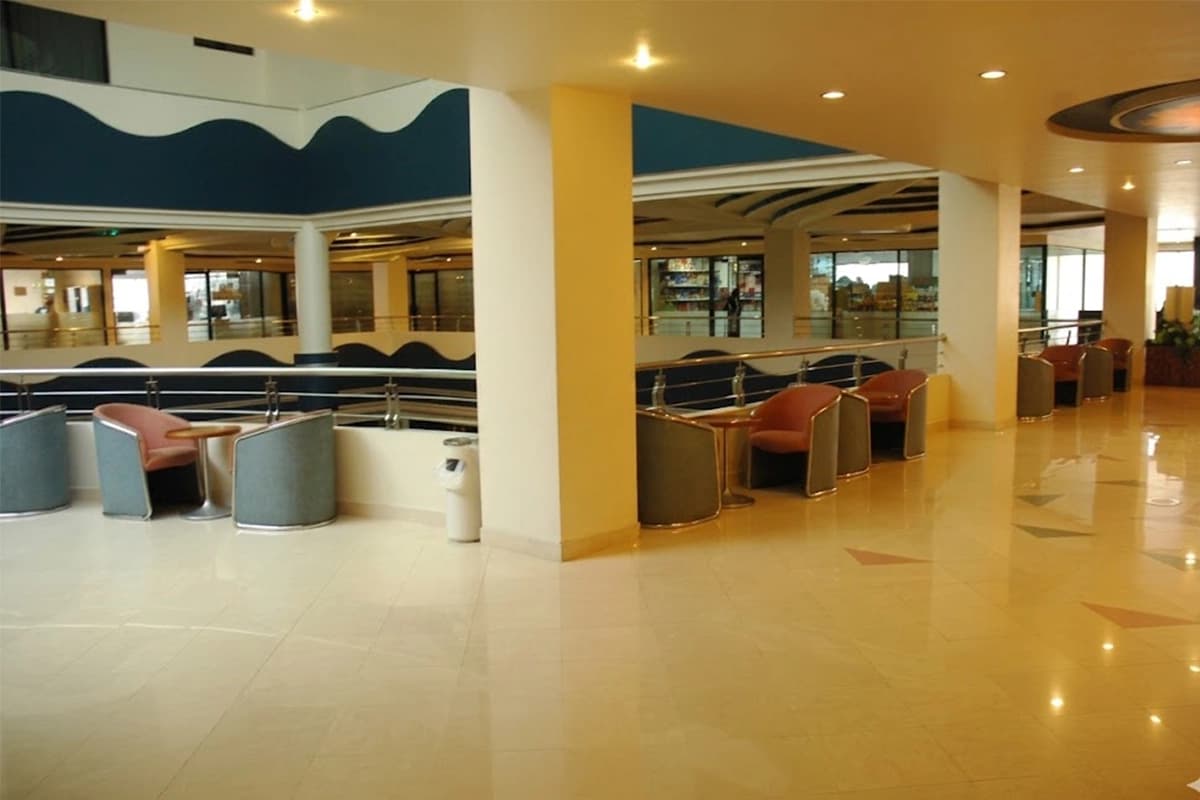 Food court lounge