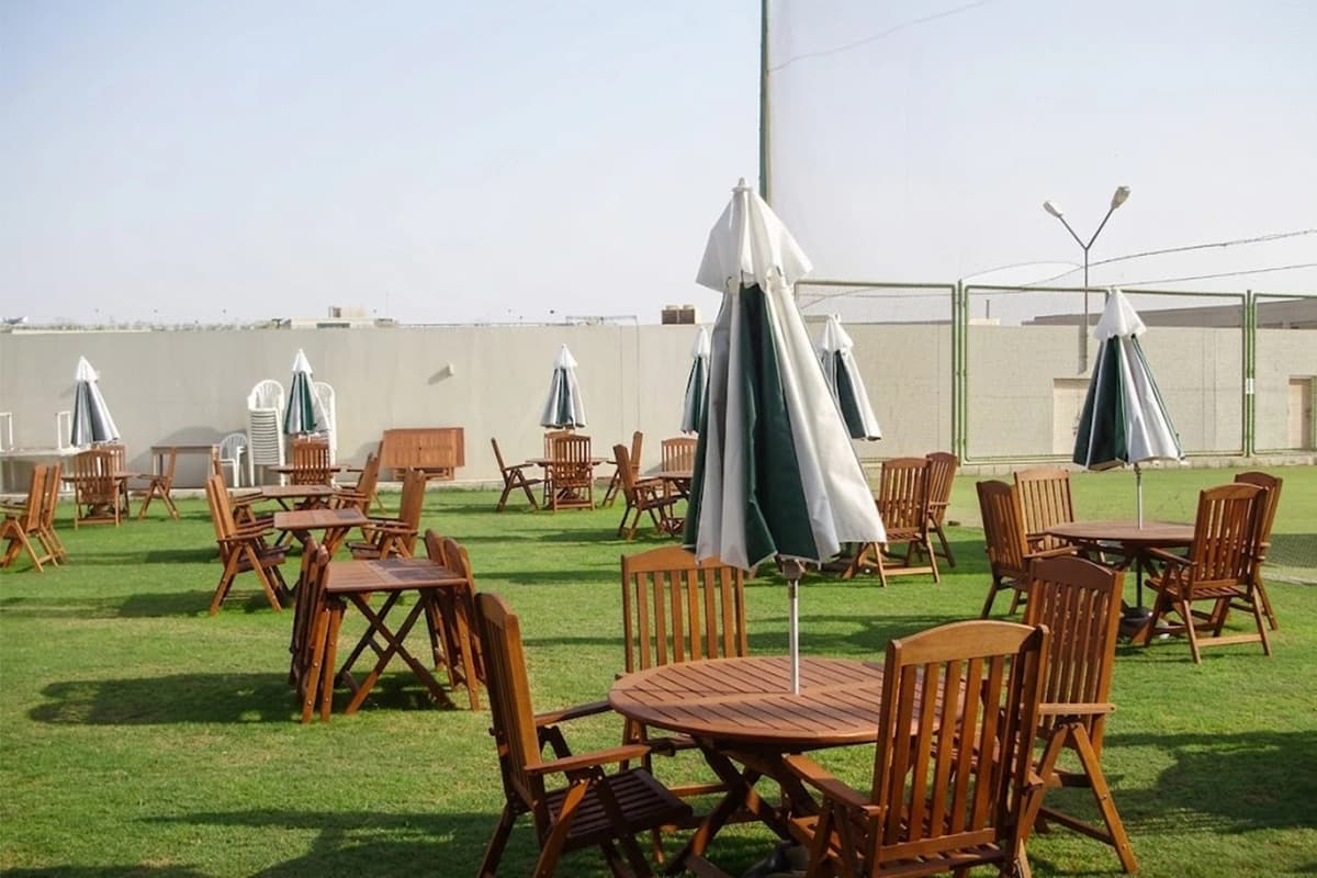 Outdoor screening parasol seating