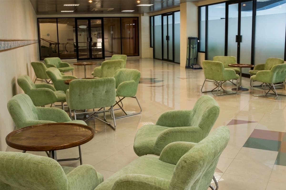 Relaxation area green armchairs