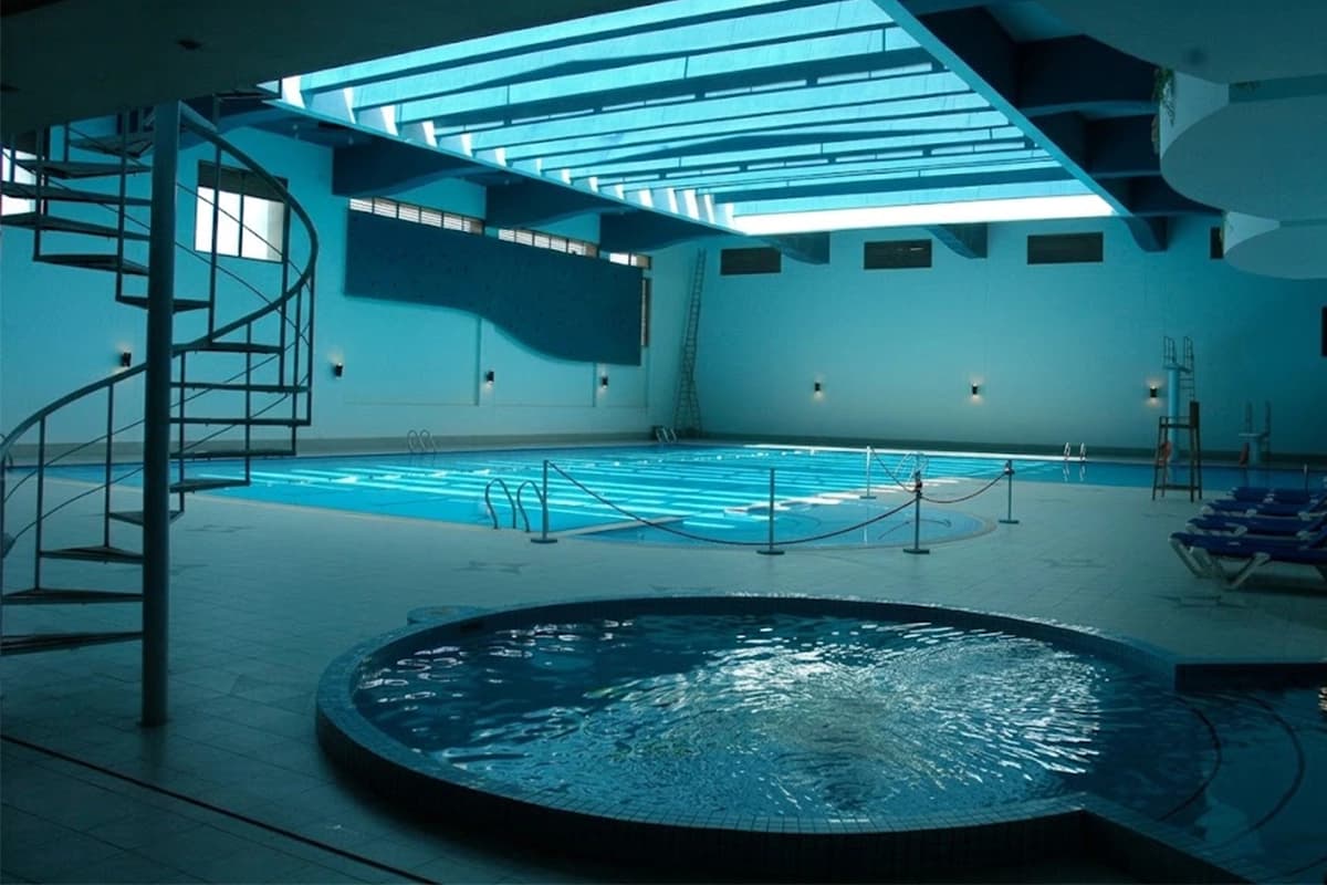 Swimming pool circular plunge